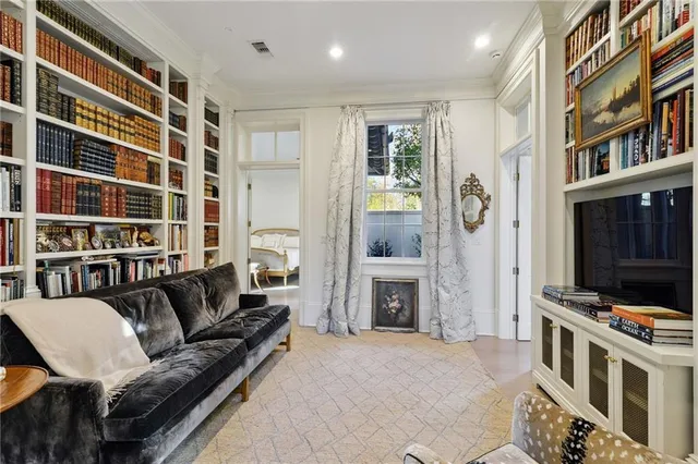 $2,695,000 | 8 Tokalon Place, Metairie, LA 70001