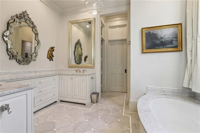 $2,695,000 | 8 Tokalon Place, Metairie, LA 70001