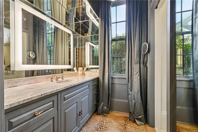 $2,695,000 | 8 Tokalon Place, Metairie, LA 70001