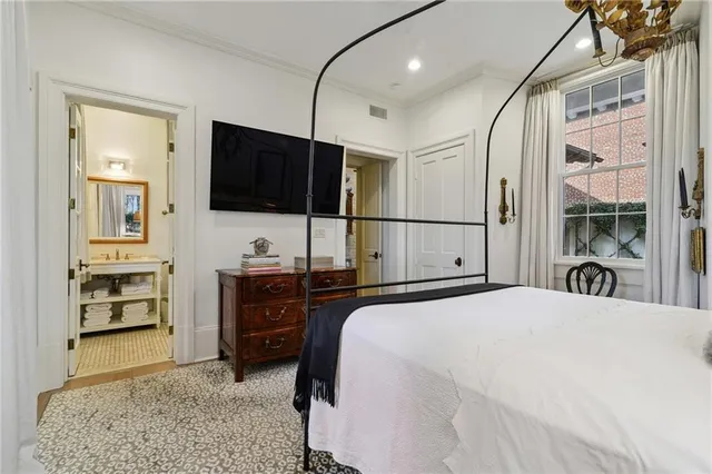 $2,695,000 | 8 Tokalon Place, Metairie, LA 70001