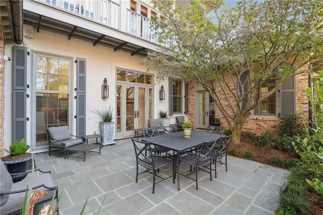 $2,695,000 | 8 Tokalon Place, Metairie, LA 70001