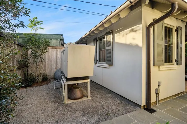 $2,695,000 | 8 Tokalon Place, Metairie, LA 70001