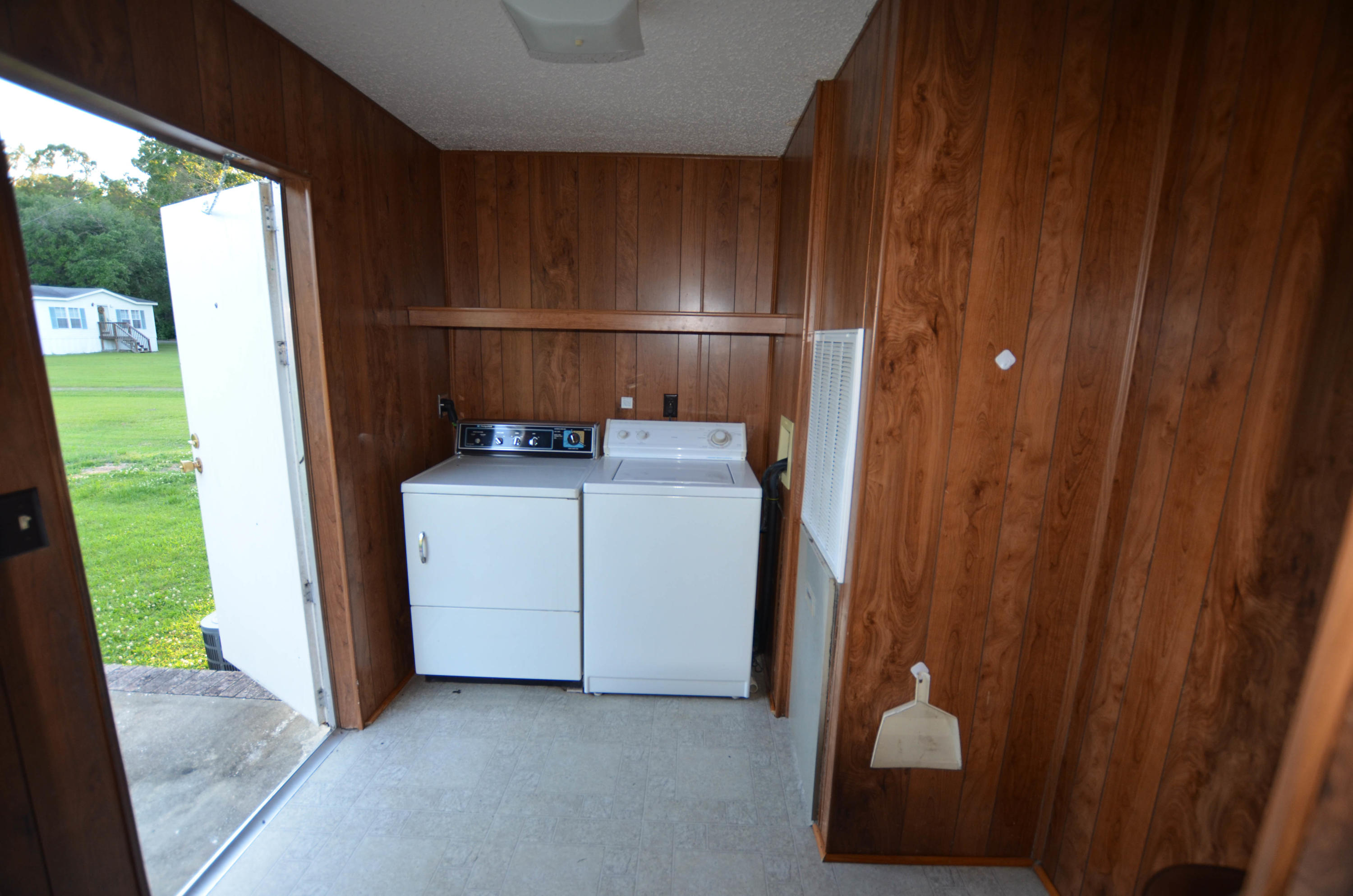 8486 Doar Road Awendaw, SC 29429 - Photo 18 of 30 18-Laundry