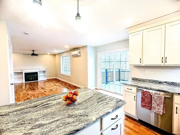 $569,900 | 72 B Cottage Lane, Unit RT HALF), Templeton, MA 01468