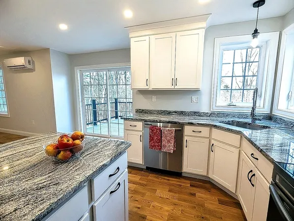 $569,900 | 72 B Cottage Lane, Unit RT HALF), Templeton, MA 01468