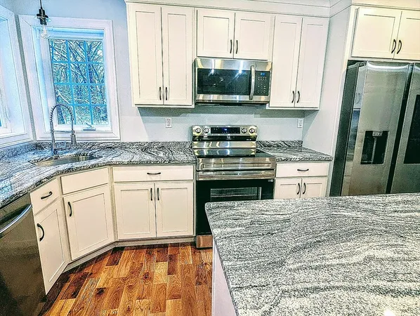 $569,900 | 72 B Cottage Lane, Unit RT HALF), Templeton, MA 01468