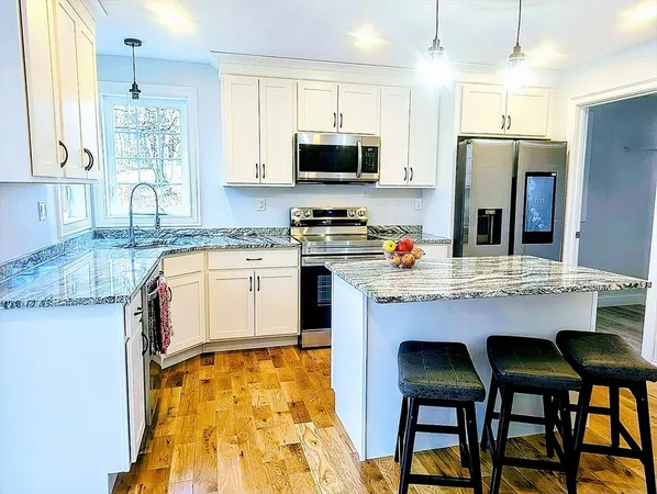 $569,900 | 72 B Cottage Lane, Unit RT HALF), Templeton, MA 01468