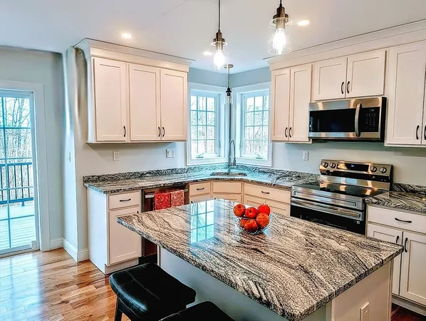 $569,900 | 72 B Cottage Lane, Unit RT HALF), Templeton, MA 01468