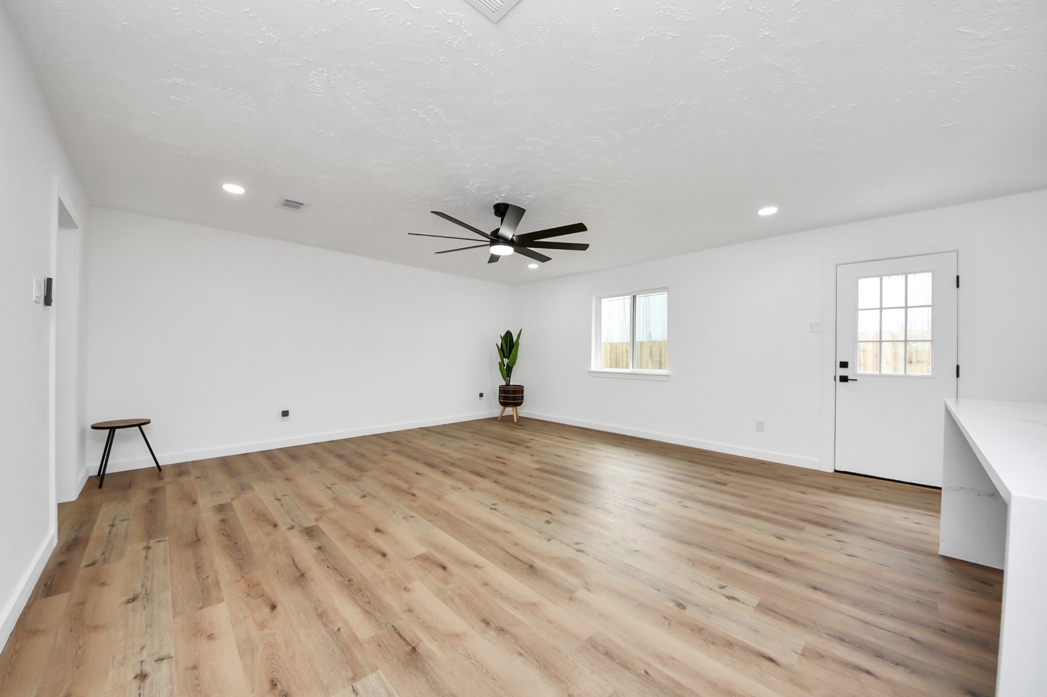 717 Phyllis Court Conroe, TX 77303 - Photo 9 of 34