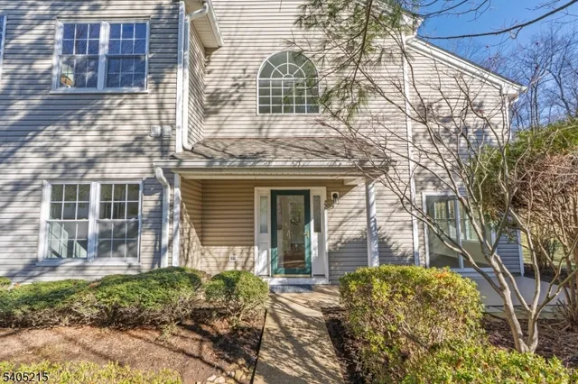 $658,000 | 22 Oak Knoll Lane, Bedminster, NJ 07921
