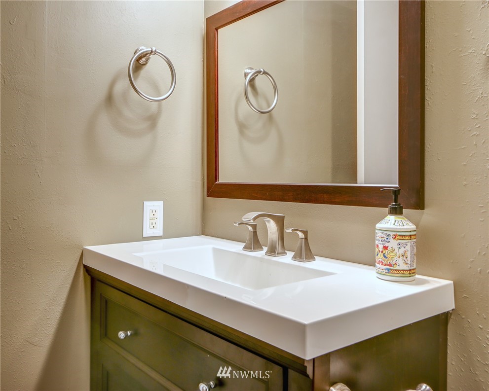 8050 Southeast Nelson Road Olalla, WA 98359 - Photo 17 of 25 Gallery Image 17