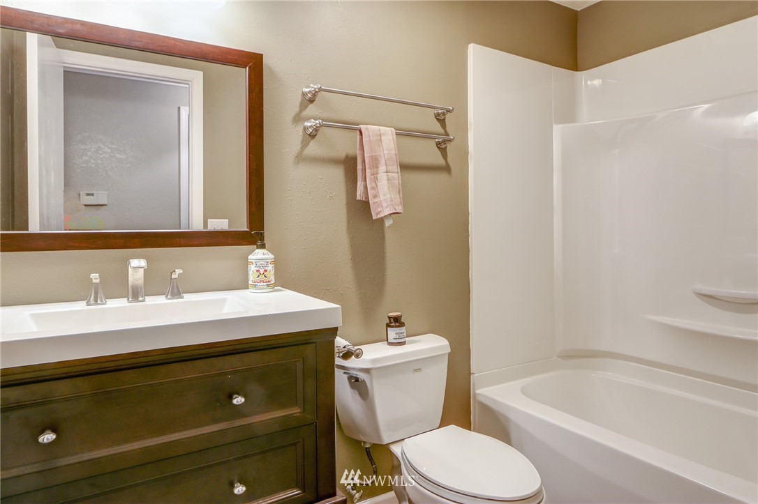 8050 Southeast Nelson Road Olalla, WA 98359 - Photo 18 of 25 Gallery Image 18
