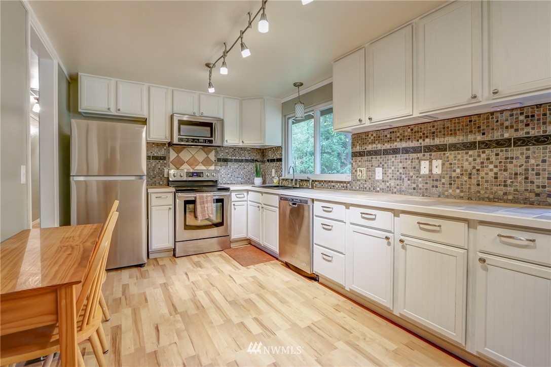 8050 Southeast Nelson Road Olalla, WA 98359 - Photo 4 of 25 Gallery Image 4