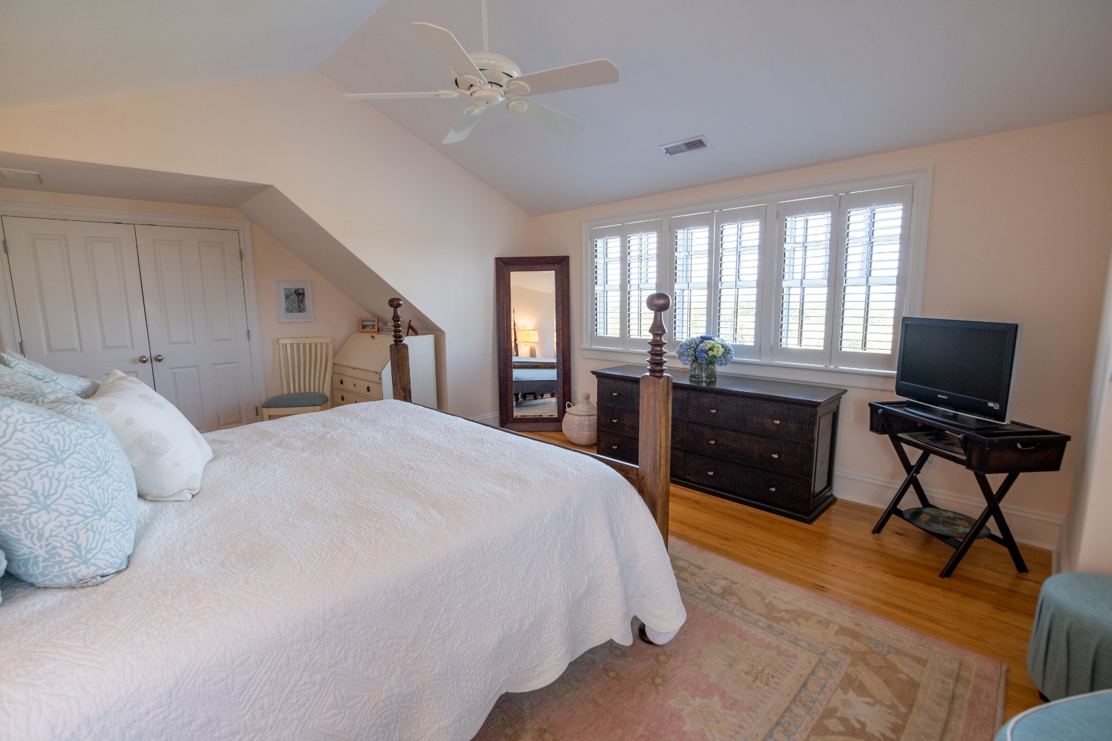 140 Cliff Road Nantucket, MA 02554 - Photo 20 of 30 Gallery Image 20