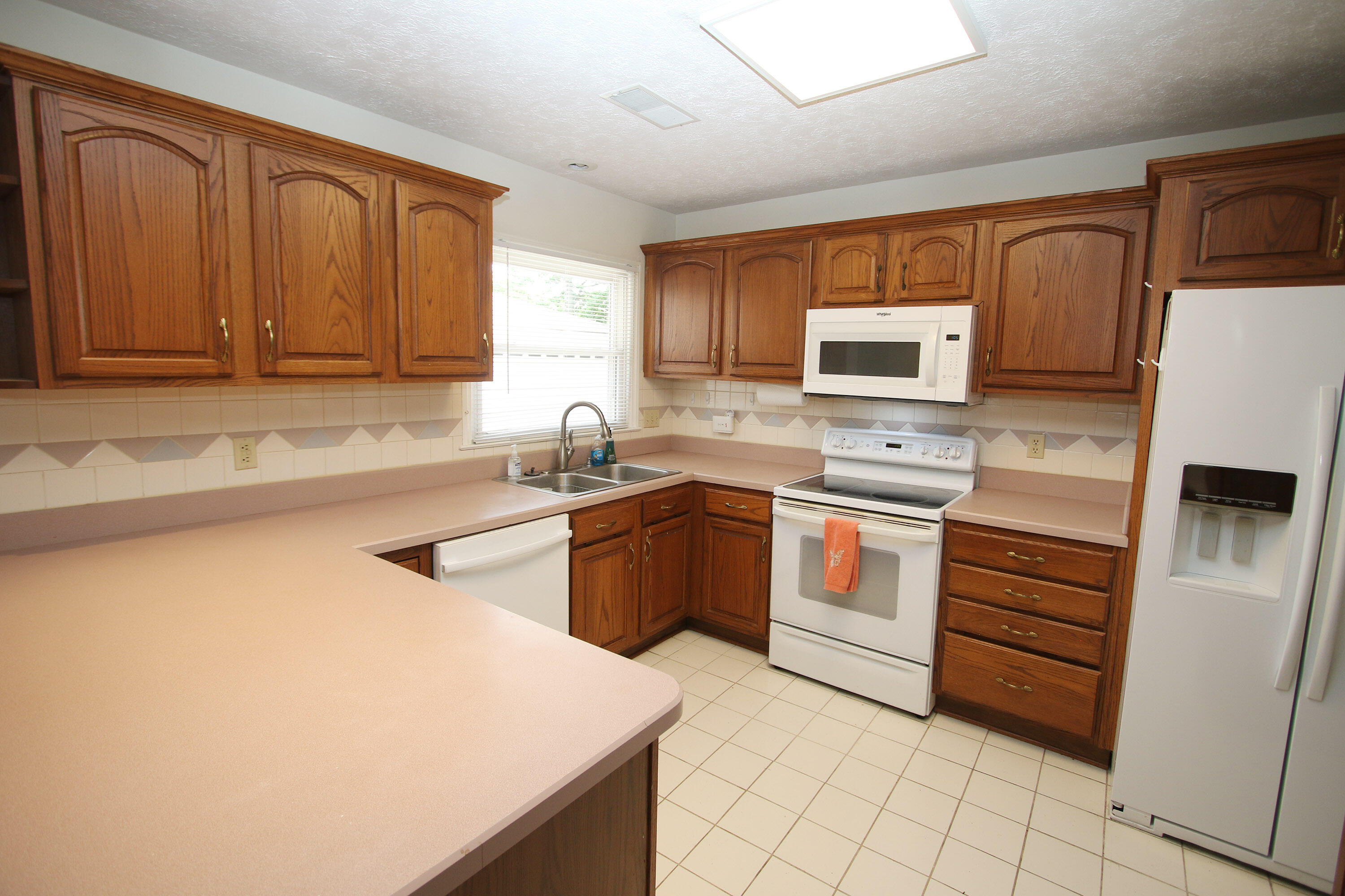 1035 Castleton Way Lexington, KY 40517 - Photo 11 of 44 11