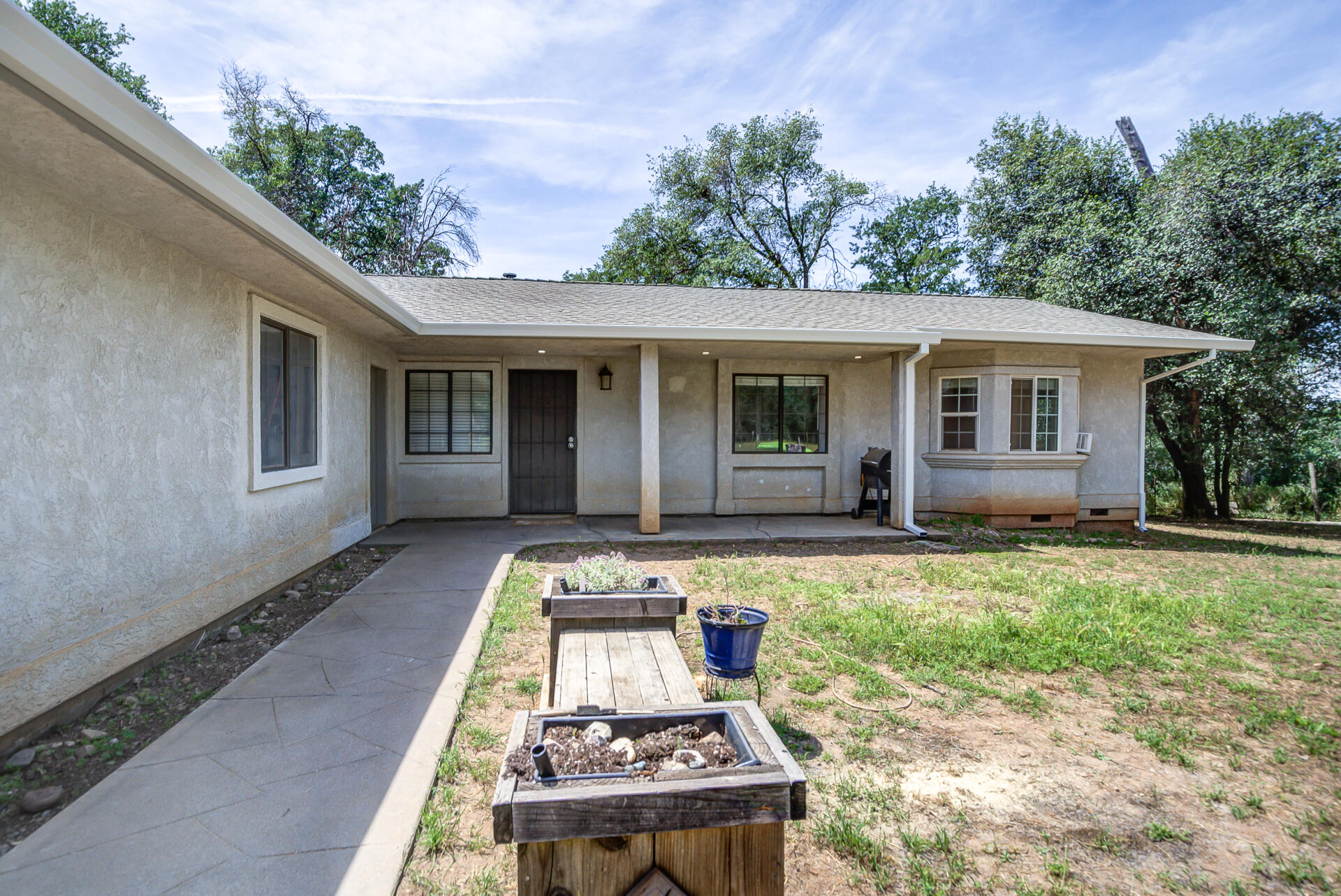 18080 Benson Road Cottonwood, CA 96022 - Photo 4 of 54 Walkway