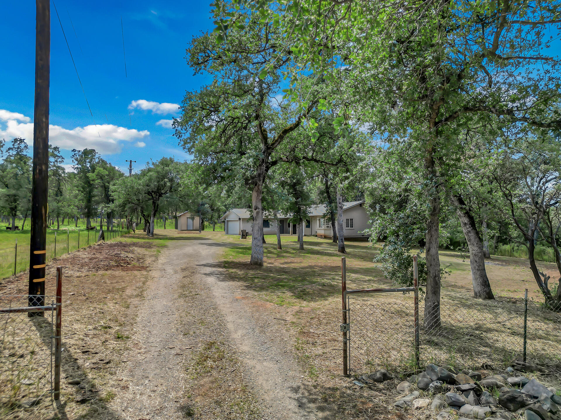 18080 Benson Road Cottonwood, CA 96022 - Photo 49 of 54 Driveway
