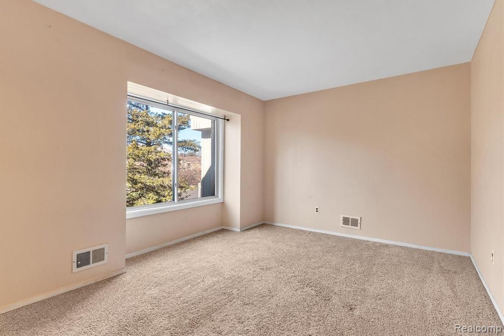 637 Oakbrook West Rochester, MI 48307 - Photo 29 of 45