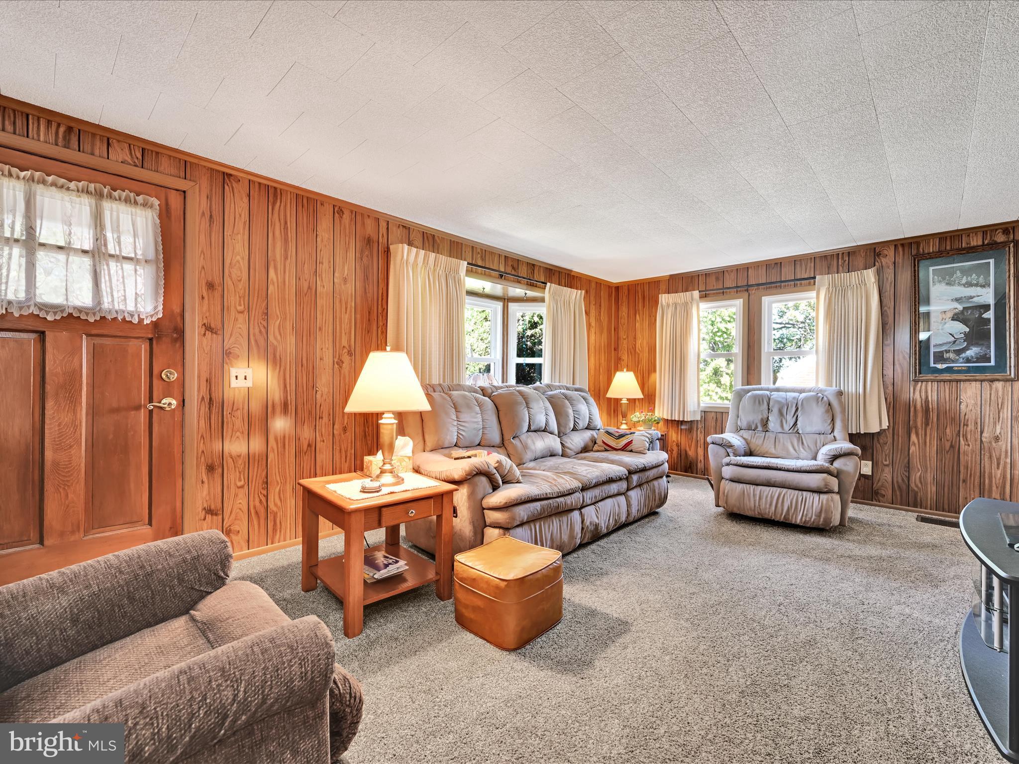 3011 Elm Road Reading, PA 19605 - Photo 10 of 43 Living Area