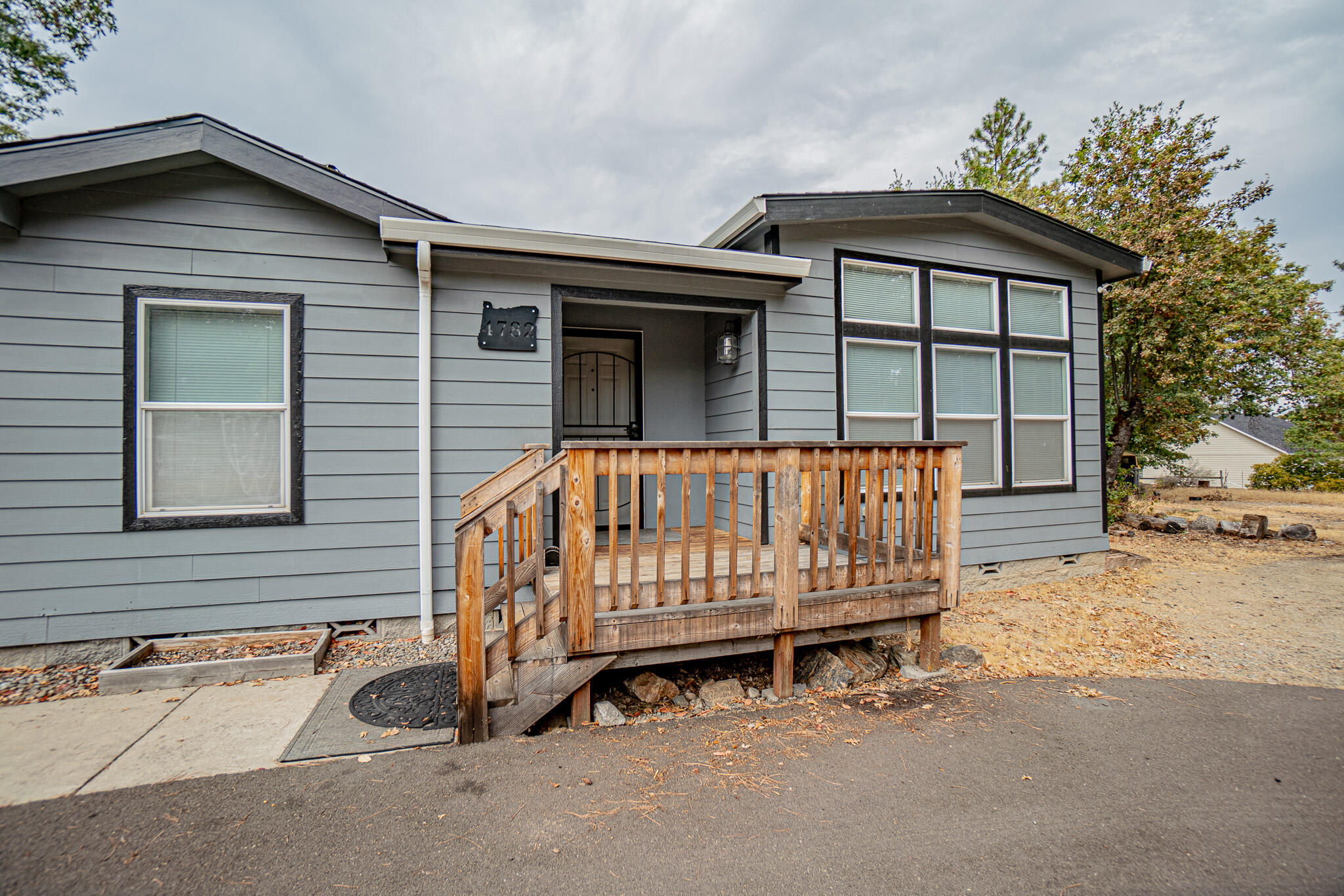 4782 Old Stage Road Central Point, OR 97502 - Photo 5 of 43 DSC01667-HDR