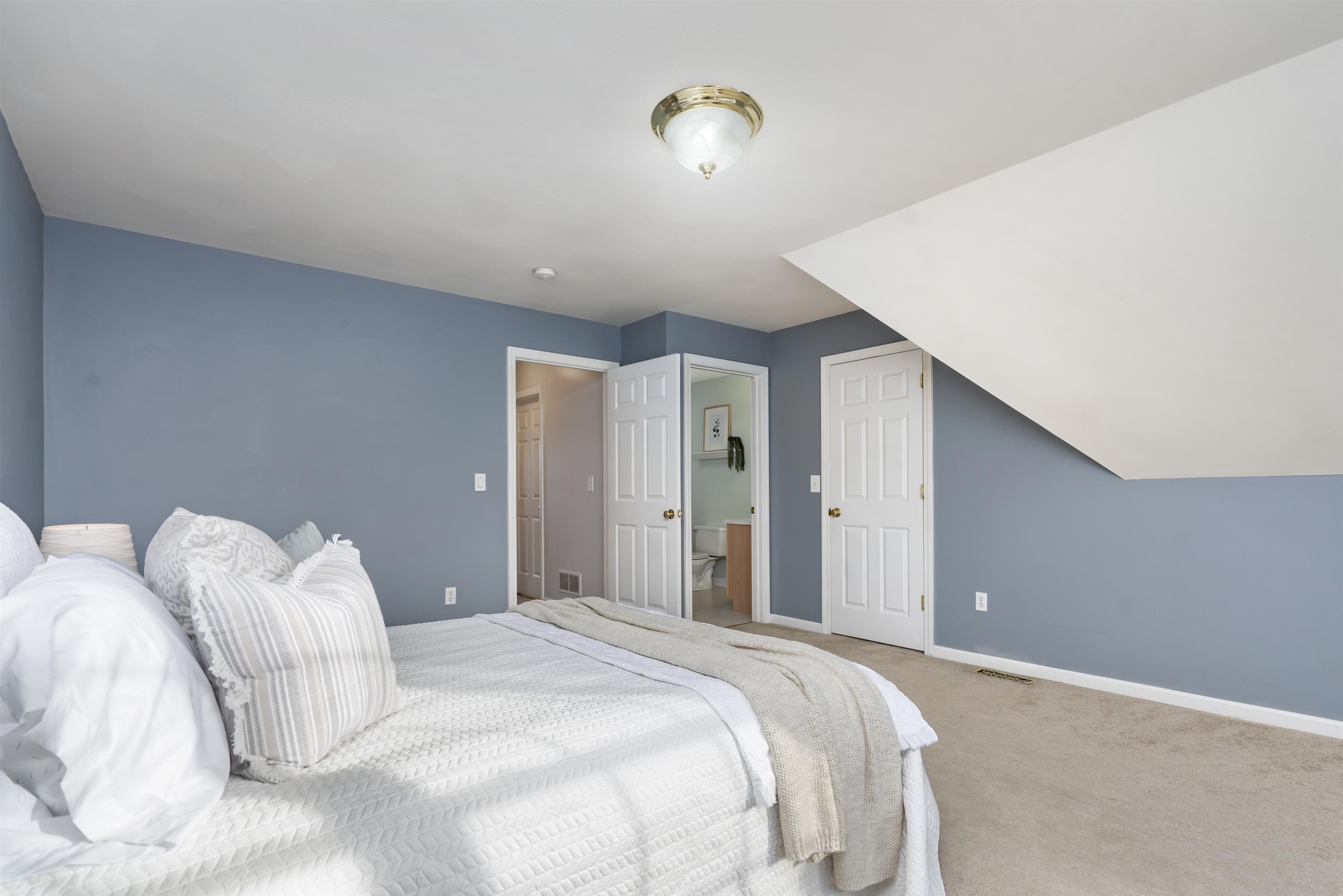 721 Mammoth Road, Unit 12 Manchester, NH 03104 - Photo 16 of 34