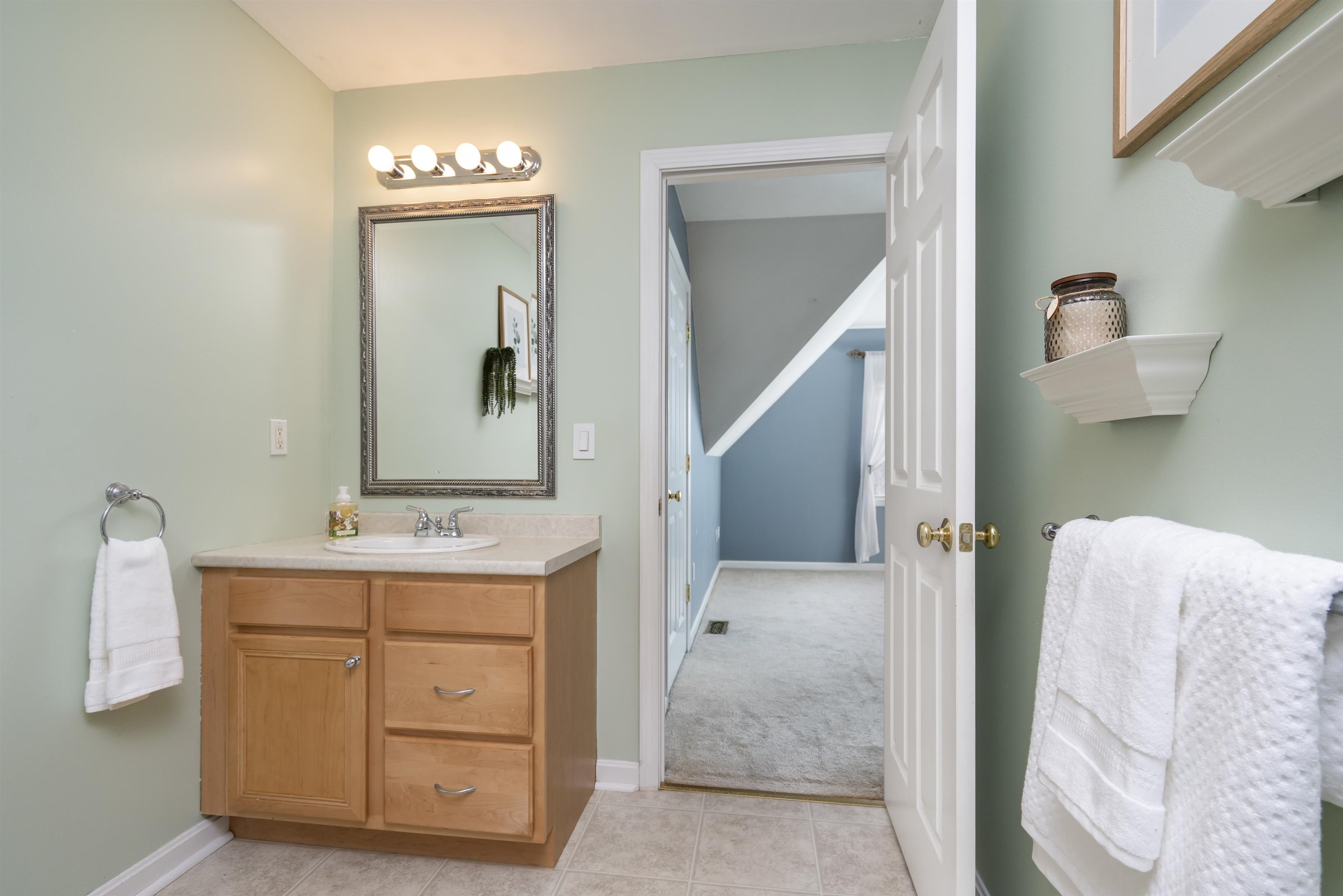721 Mammoth Road, Unit 12 Manchester, NH 03104 - Photo 19 of 34
