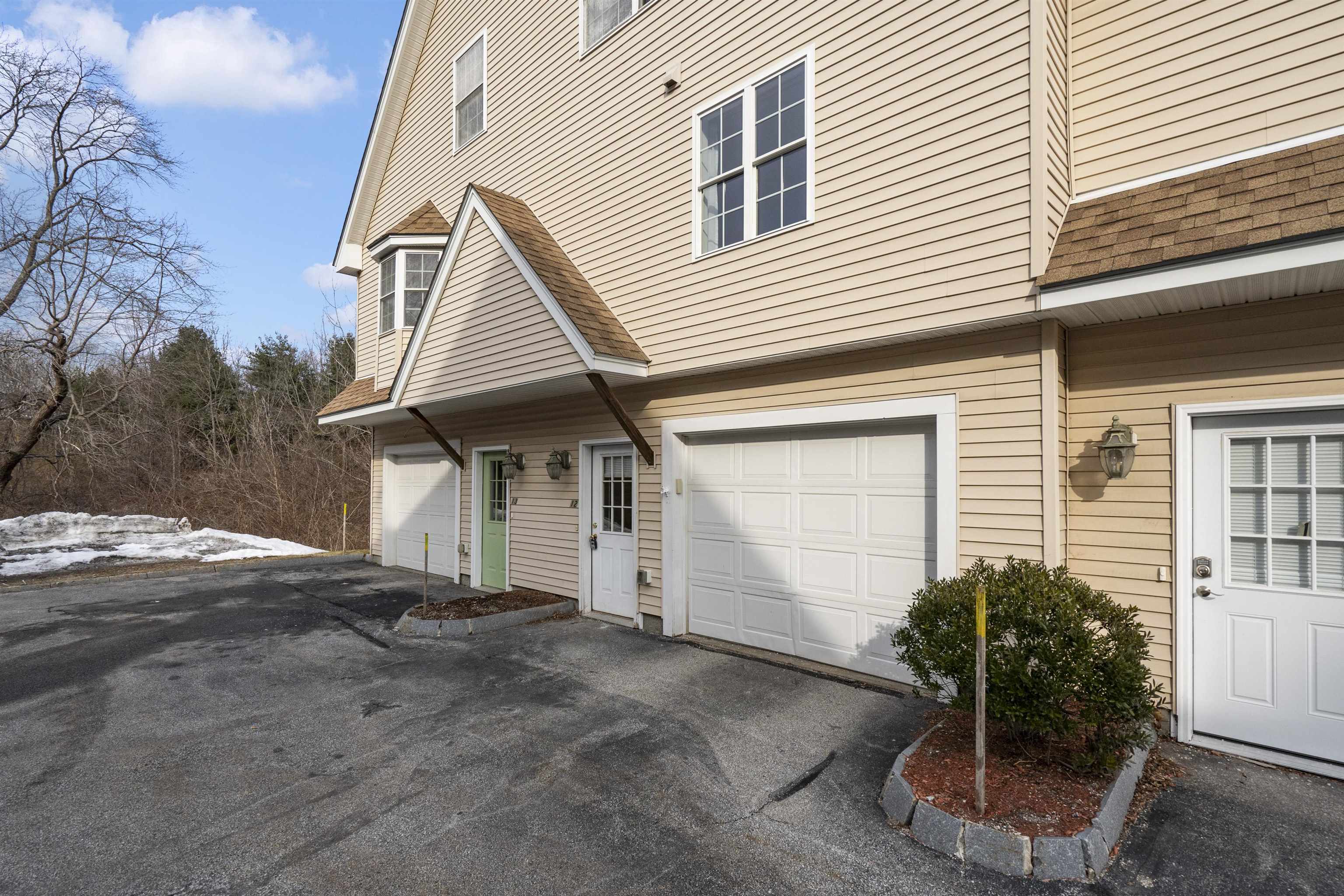 721 Mammoth Road, Unit 12 Manchester, NH 03104 - Photo 2 of 34
