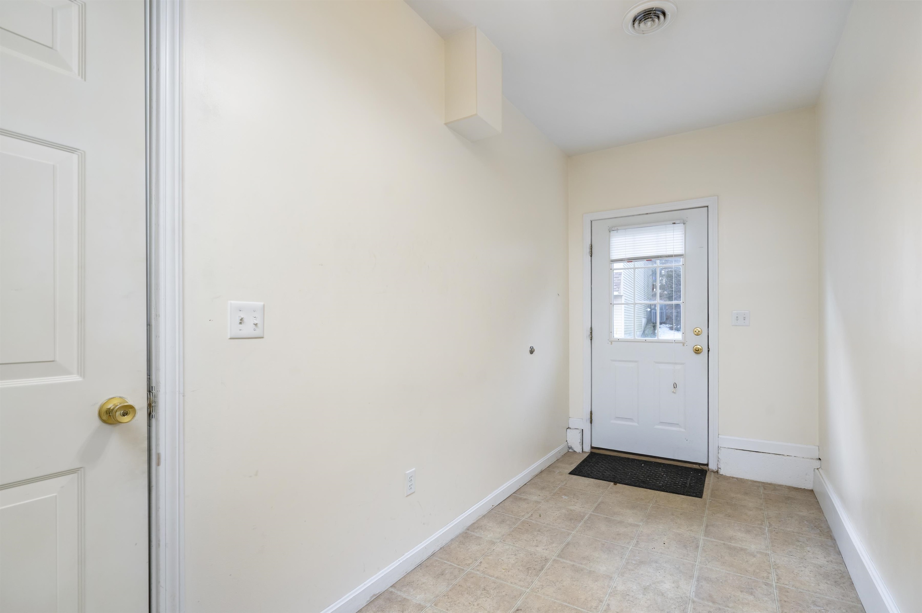 721 Mammoth Road, Unit 12 Manchester, NH 03104 - Photo 31 of 34
