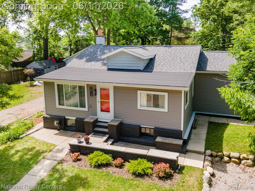 3973 Oak Knoll Road Waterford, MI 48328 - Photo 2 of 32