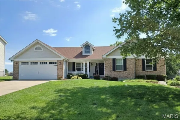 $525,000 | 418 Fox Lair Drive, St. Charles, MO 63303