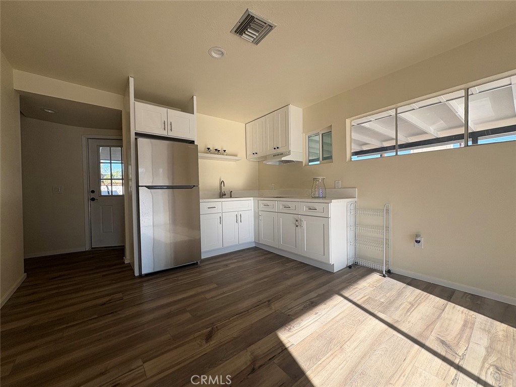 12585 Mountain View Road Desert Hot Springs, CA 92240 - Photo 5 of 22 Kitchen Livingroom