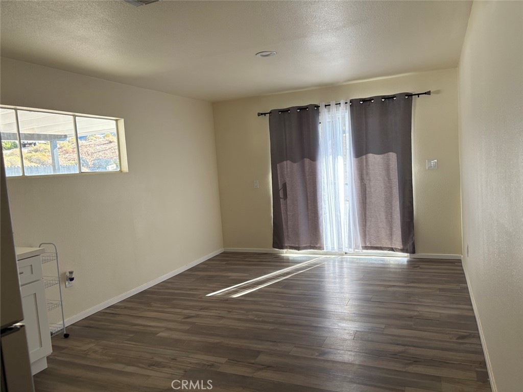 12585 Mountain View Road Desert Hot Springs, CA 92240 - Photo 9 of 22 Living Room