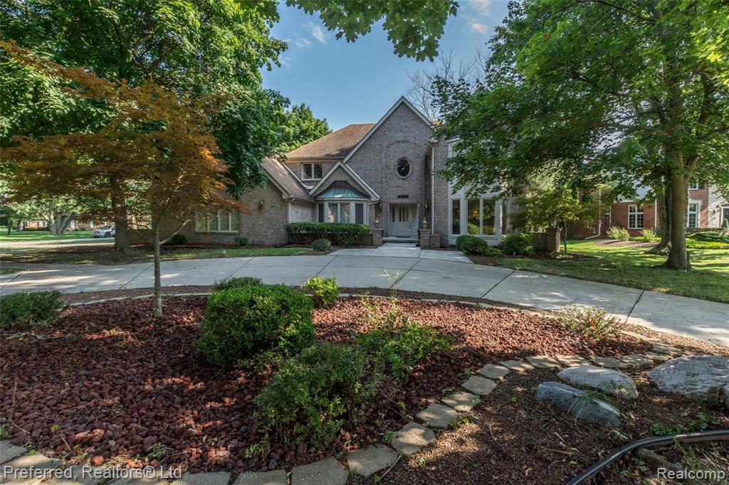 34015 Lyncroft Street Farmington Hills, MI 48331 - Photo 1 of 34