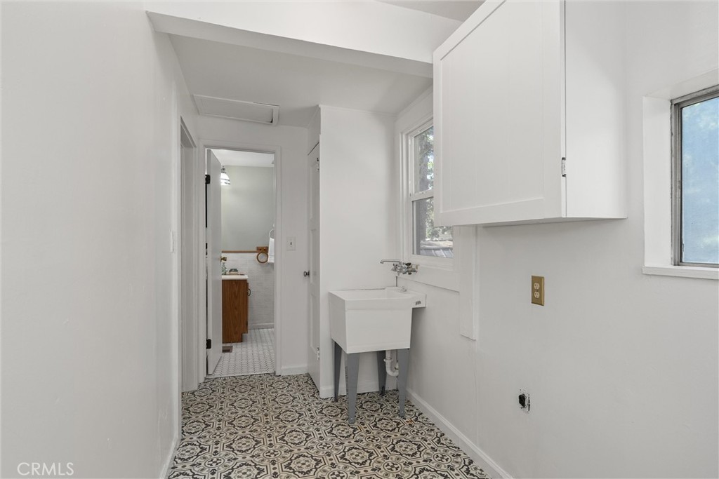 1805 Hemlock Street Chico, CA 95928 - Photo 35 of 62 a bathroom with a sink and a toilet