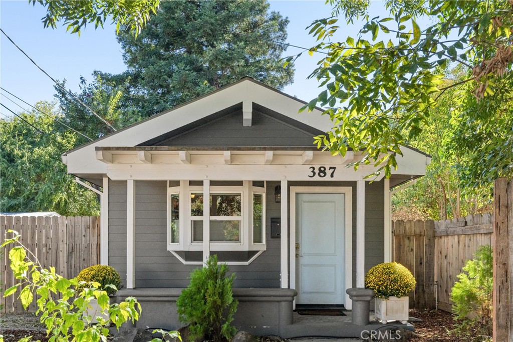 1805 Hemlock Street Chico, CA 95928 - Photo 47 of 62 a front view of a house with plants