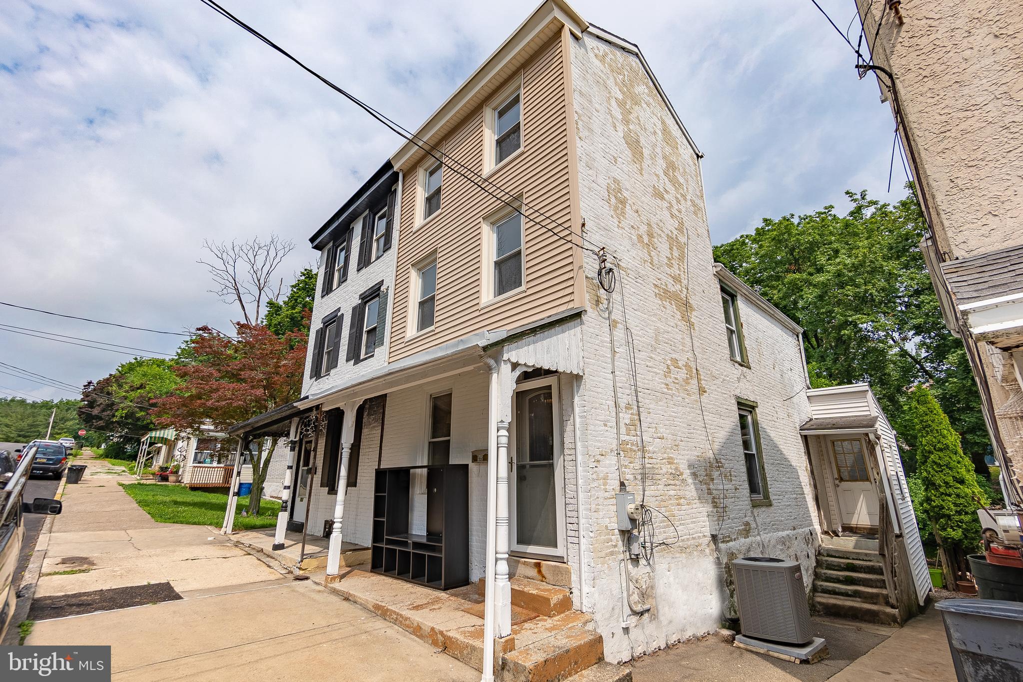 155 Poplar Street Spring City, PA 19475 - Photo 3 of 36