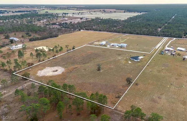 an aerial view of a tennis court