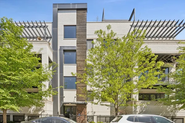 $820,000 | 1334 West Walton Street, Unit 2W, Chicago, IL 60642