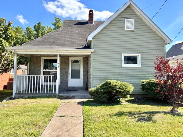 $79,900 | 612 West Monroe Street, Herrin, IL 62948