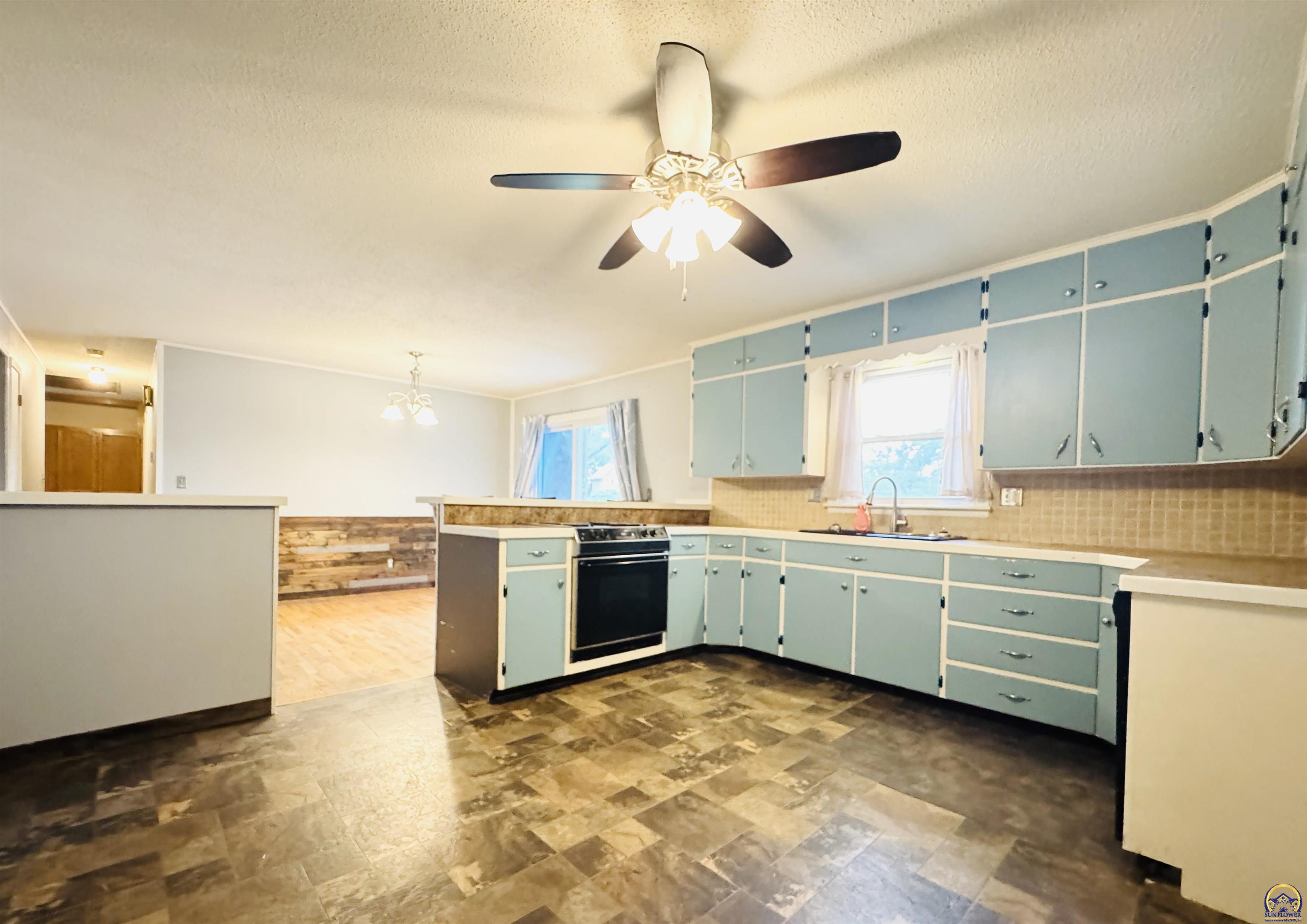 104 Monroe Street Pomona, KS 66076 - Photo 13 of 47