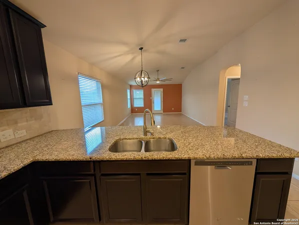 $1,650 | 10418 Brisbane River, Converse, TX 78109