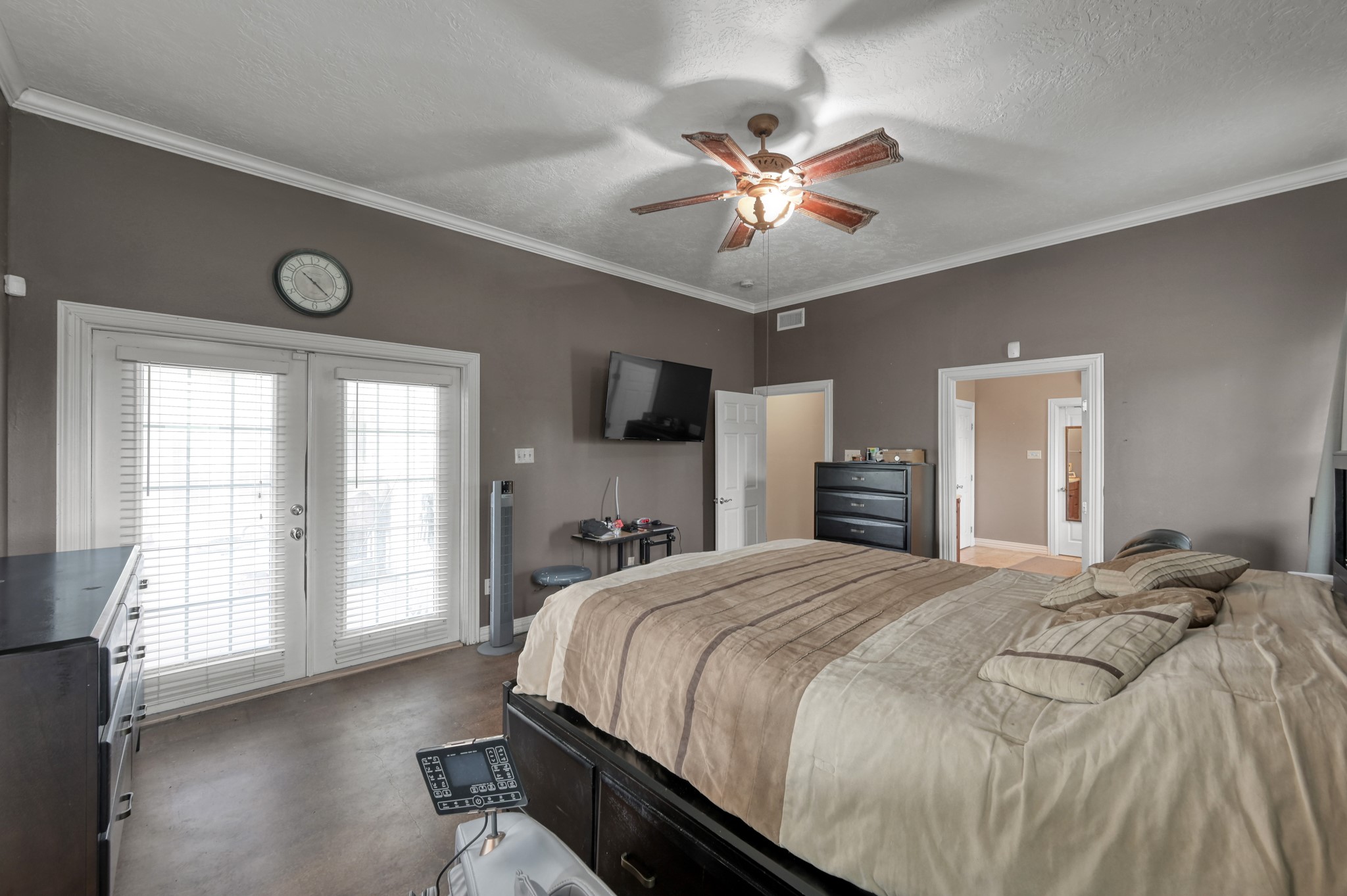 144 Wood Farm Road Huntsville, TX 77320 - Photo 13 of 35 a bedroom with a large bed and a large window