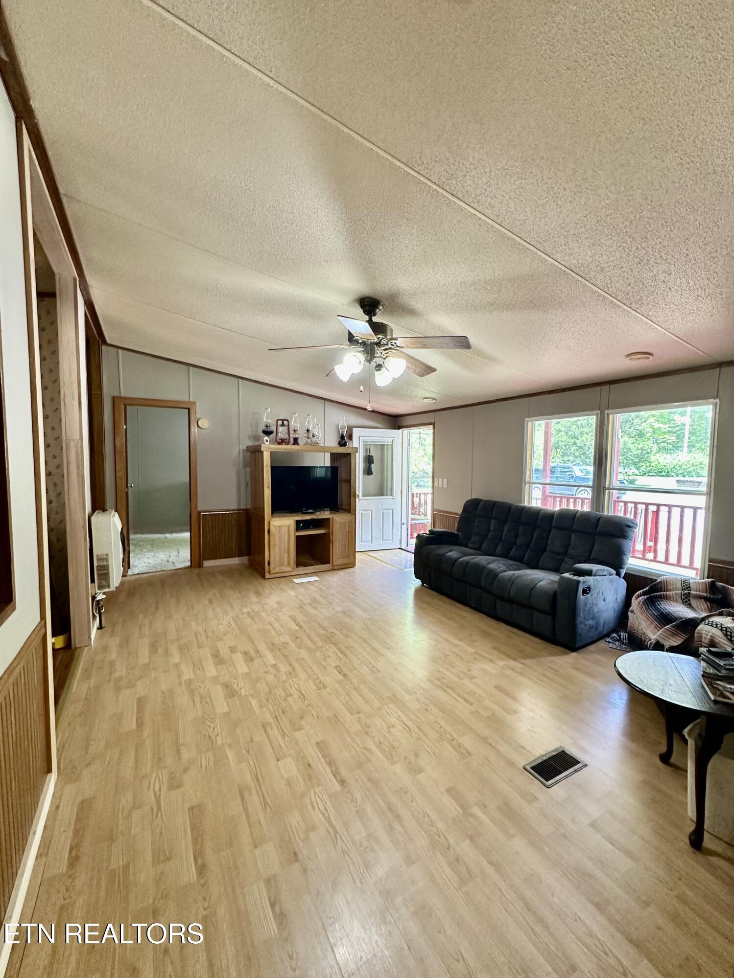 179 Human Drive Lancing, TN 37770 - Photo 9 of 46 IMG_9345