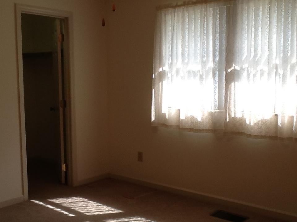 163 Hendrix Drive Oak Ridge, TN 37830 - Photo 7 of 9 Master with walk in closet