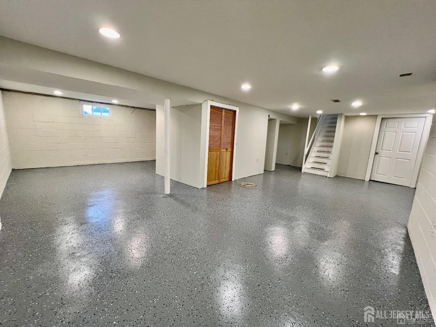 340 Old Post Road Edison, NJ 08817 - Photo 16 of 23 a view of empty room