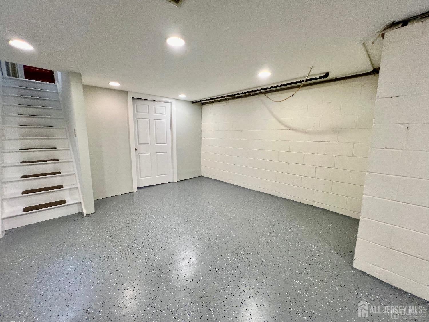 340 Old Post Road Edison, NJ 08817 - Photo 17 of 23 a view of an empty room