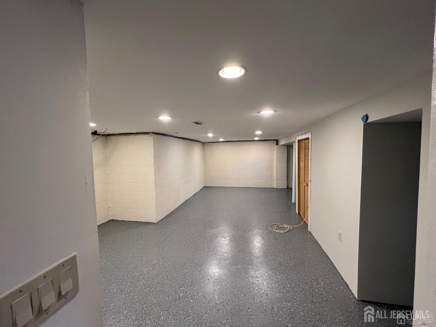 340 Old Post Road Edison, NJ 08817 - Photo 18 of 23 a view of an empty room