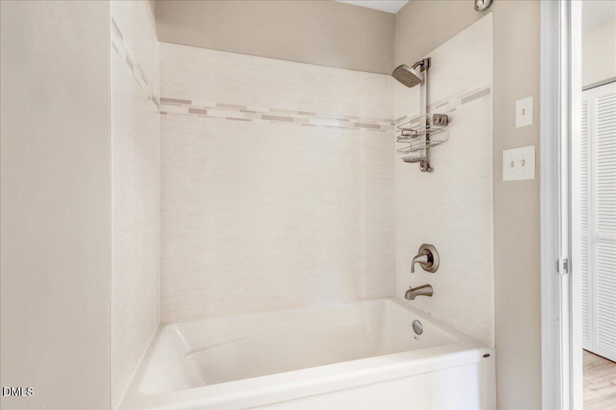 5738 3 Oaks Drive Raleigh, NC 27612 - Photo 28 of 32 a bathroom with a bathtub