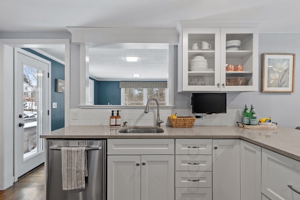 11 Temple Road Lynnfield, MA 01940 - Photo 12 of 41 Gallery Image 12