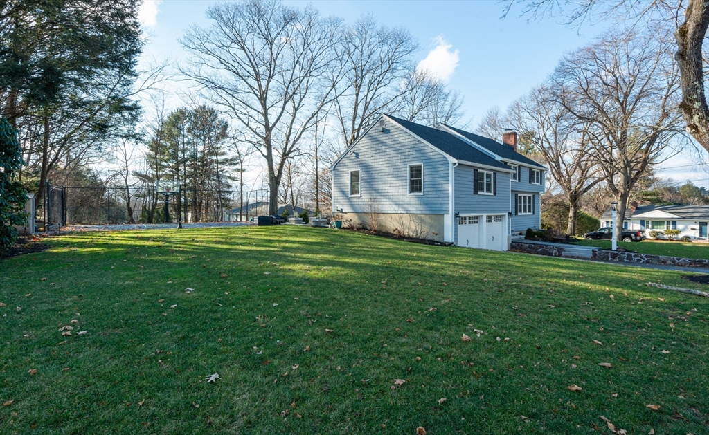11 Temple Road Lynnfield, MA 01940 - Photo 3 of 41 Gallery Image 3